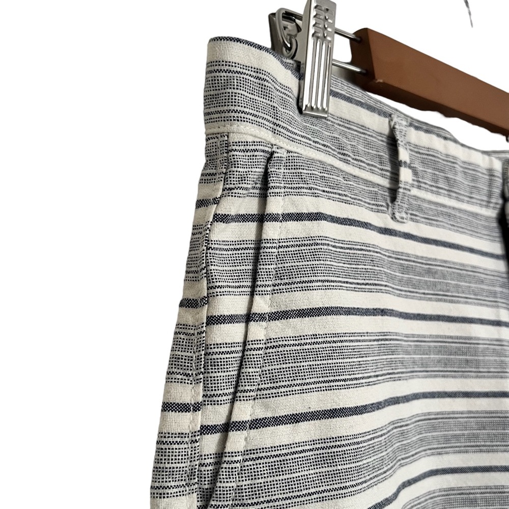 GAP Size 6 Blue & White Khaki Striped Short - Picture 3 of 4